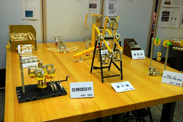 【高教深耕】《體驗課程》科普傳播學系－科學遊具成果展(另開新視窗/jpg檔)圖片