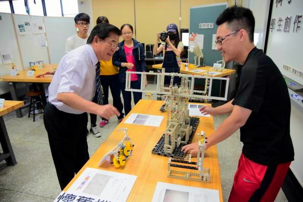 【高教深耕】《體驗課程》科普傳播學系－科學遊具成果展(另開新視窗/jpg檔)圖片